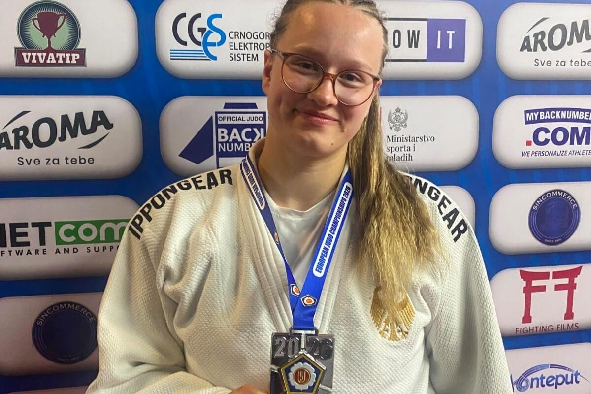 Judoka Peppa Plöhnert gewinnt EM-Silber Peppa Plöhnert vom SV Halle hat bei den Junioren Europameisterschaften im Judo in Podgorica die Silbermedaille gewonnen.
