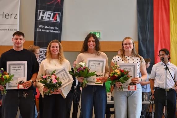 F&uuml;r ihre sportlichen Erfolge im vergangenen Jahr wurde Paavo Pl&ouml;hnert, Frederike Stolze, Miriam Butkereit und Peppa Pl&ouml;hnert ausgezeichnet.