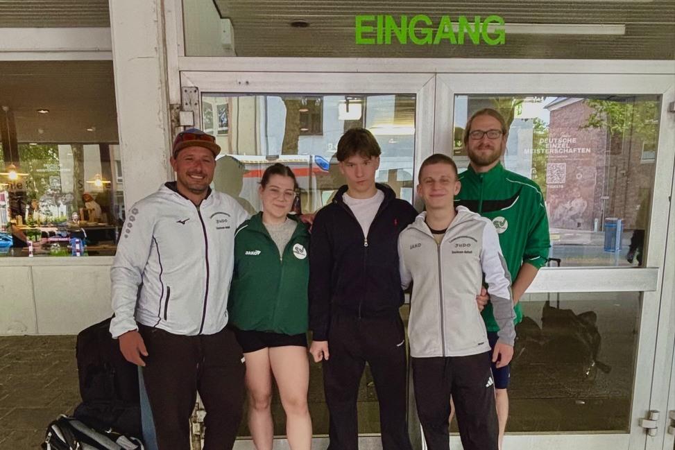 Ein Gruppenfoto des Trainerteams bei der DEM in Duisburg 2026.