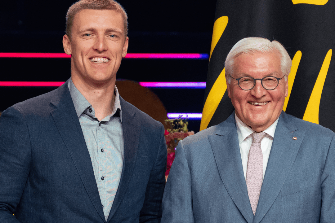 Thorsten Margis silberenes Loorbeerblatt Thorsten Margis erhält das silberne Loorbeerblatt von Bundespräsident Frank Walther Steinmeier.