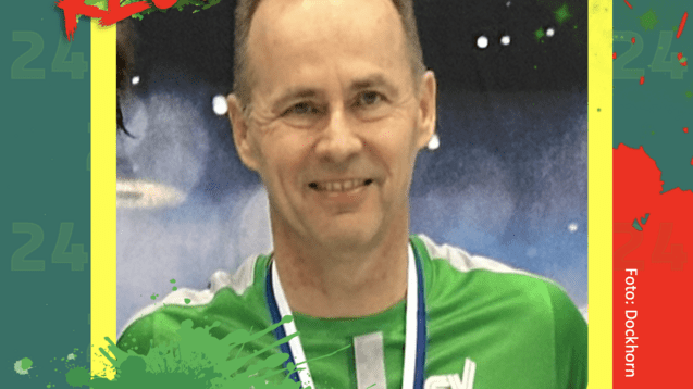 Portr&auml;t von Thomas Dockhorn mit Medaille, verk&uuml;ndend seinen Weltrekord &uuml;ber 50m R&uuml;cken bei den Norddeutschen Masters.