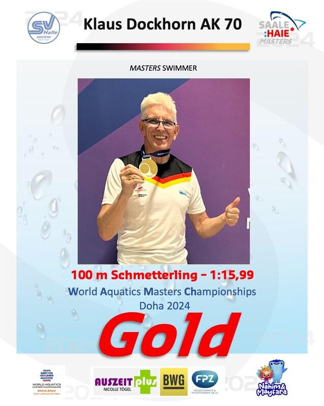 Mann mit goldener Medaille f&uuml;r 100 m Schmetterling bei den World Aquatics Masters Championships 2024 in Doha.