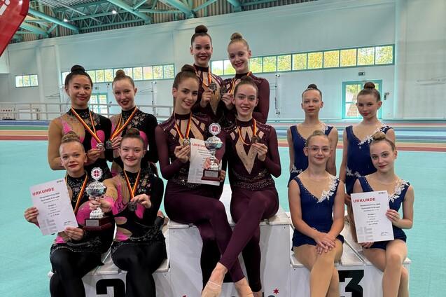 Die Teilnehmerinnen des SV Halle beim Deutschland Cup Gymnastik im Siegerfoto.