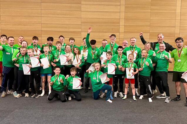 Das Ringer Team des SV Halle im Gruppenbild bei den Landesmeisterschaften 2026.