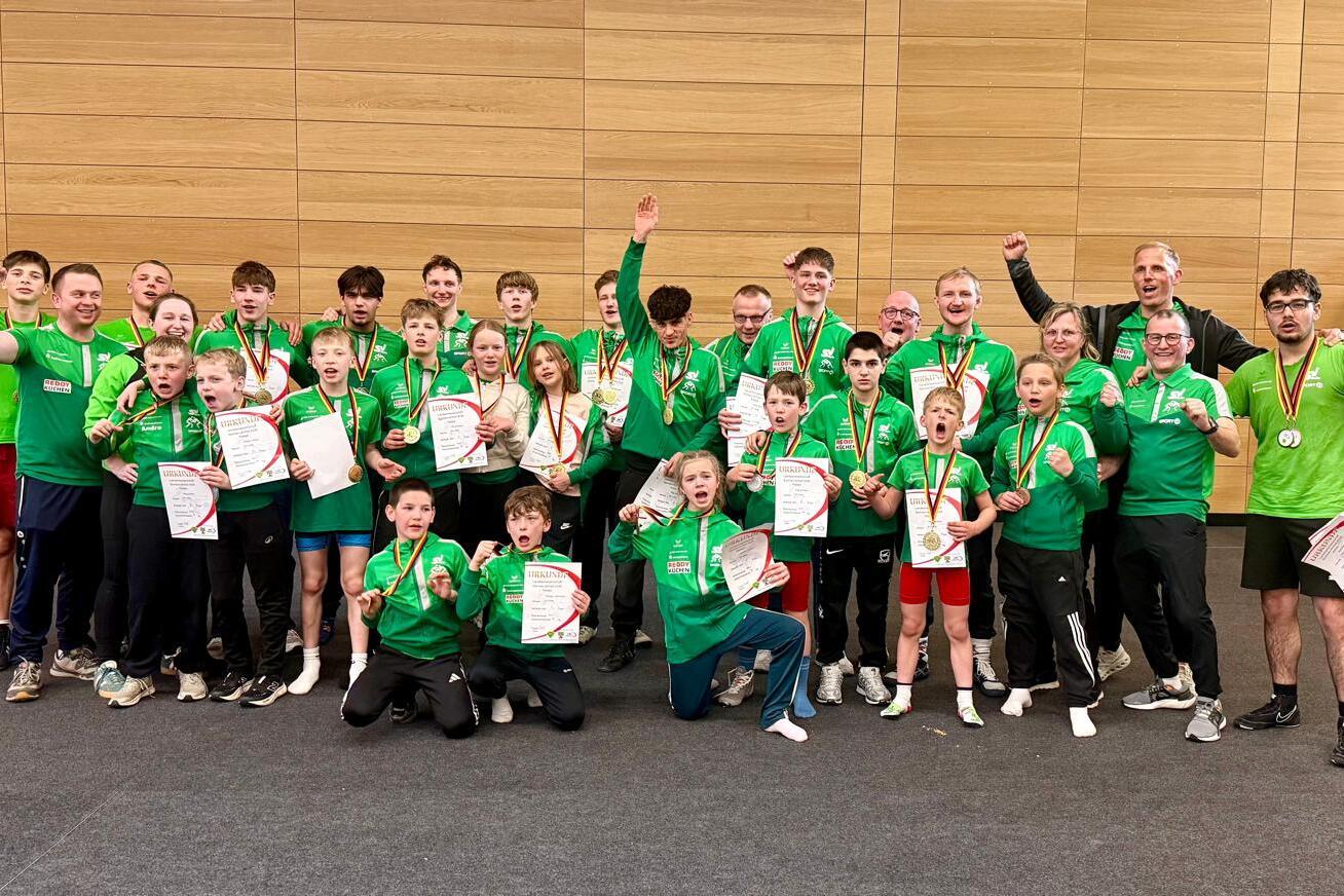 Das Ringer Team des SV Halle im Gruppenbild bei den Landesmeisterschaften 2026.