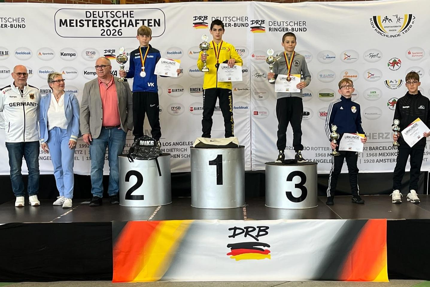 Umar Magamedov bei der Siegerehrung. Umar Magamedov bei der Siegerehrung.