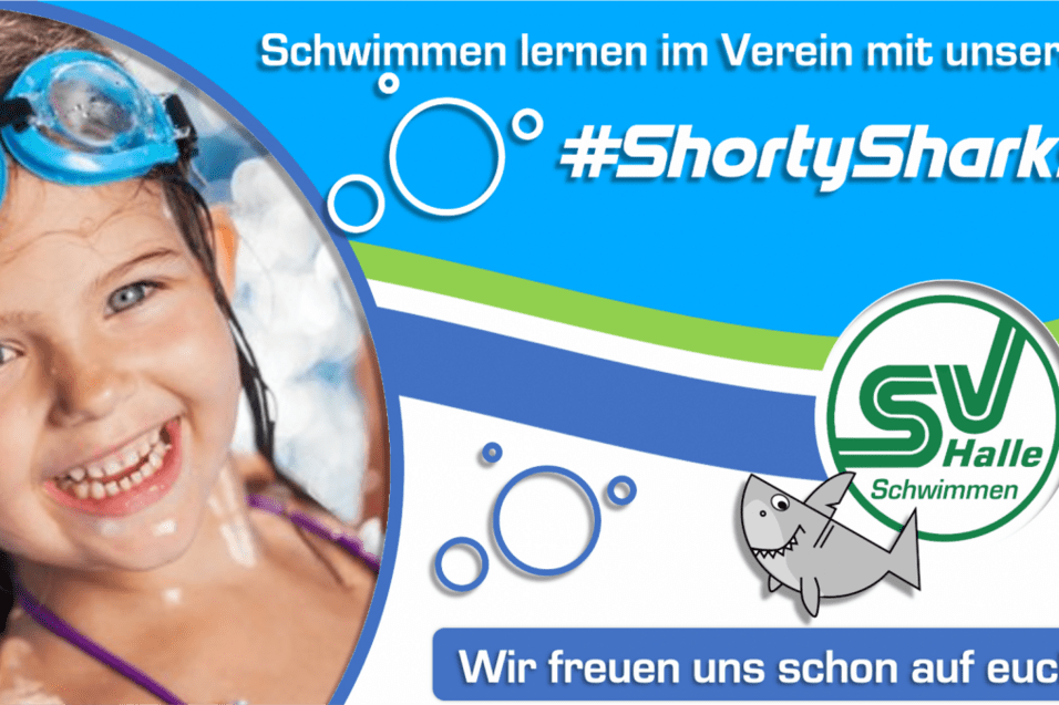 L&auml;chelndes Kind mit blauen Schwimmbrille, umgeben von Wasserblasen, Werbung f&uuml;r Schwimmverein #ShortySharks.