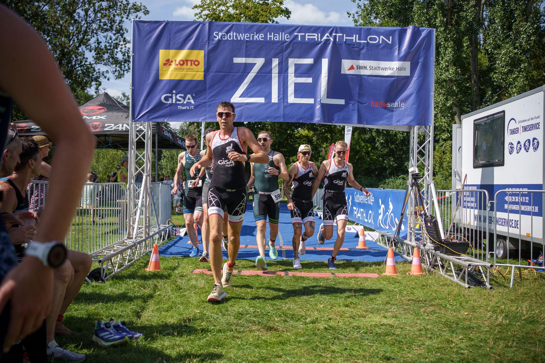 Triathlon 2025 Zieleinlauf Der Zieleinlauf vom Triathlon 2025.